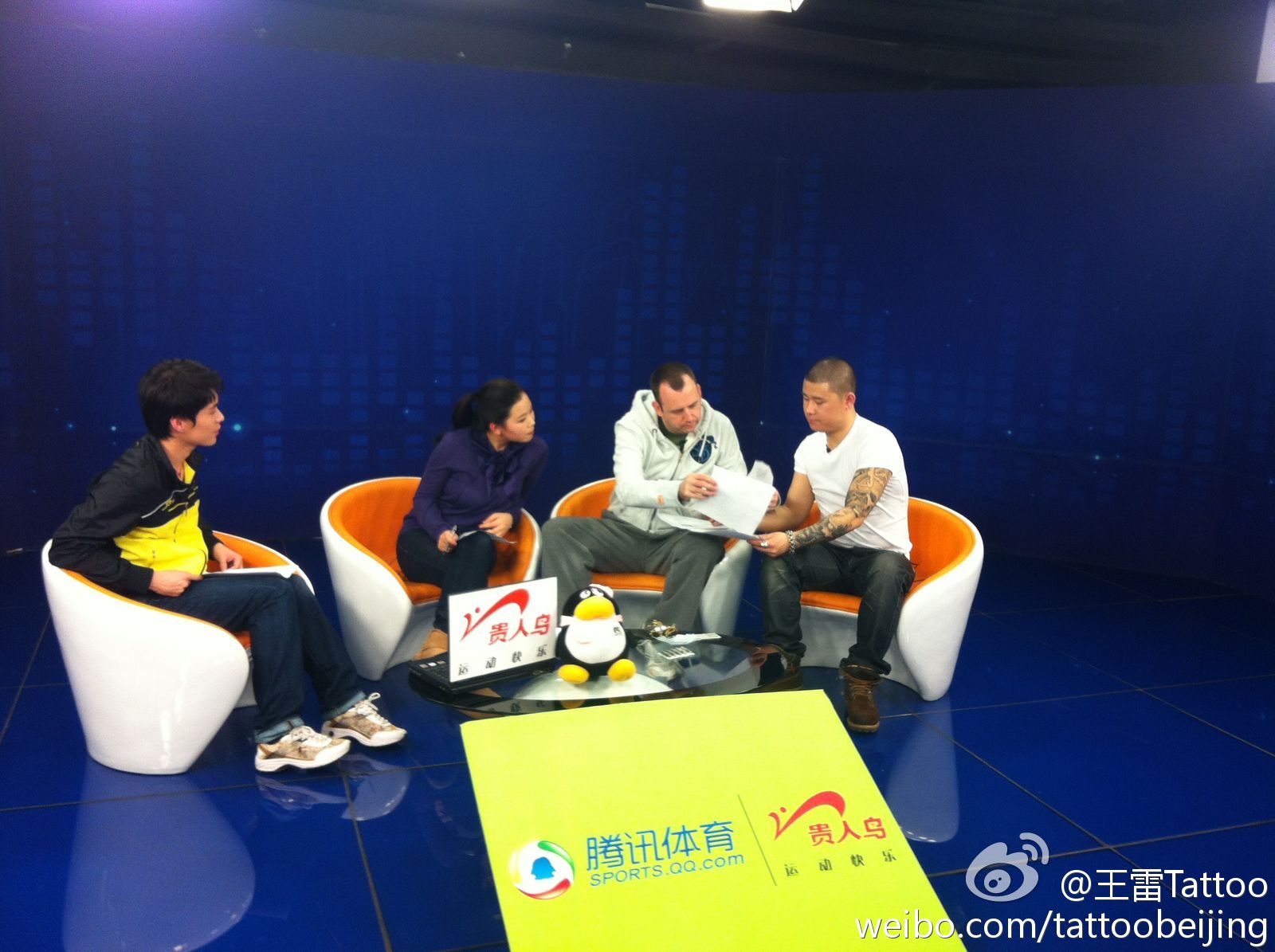 马克·威廉姆斯与王雷的节目交流现场 · Mark Williams and Wang Lei in a studio conversation